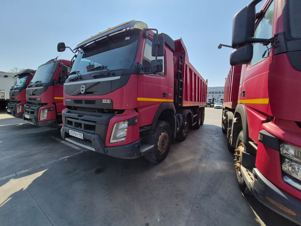 Самосвал Volvo Truck 8X4
