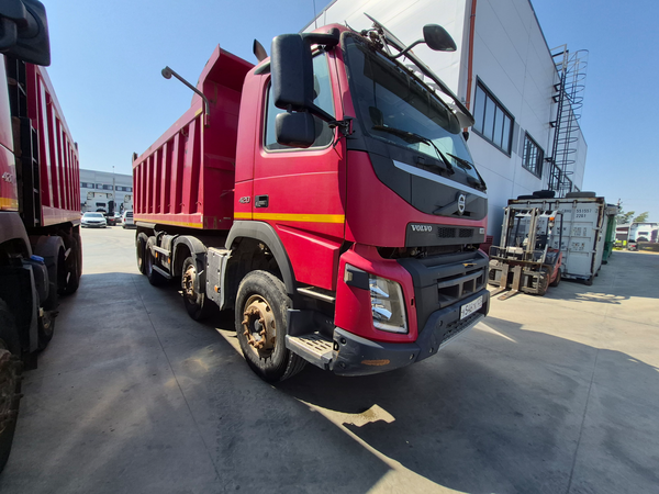 Самосвал Volvo Truck 8X4