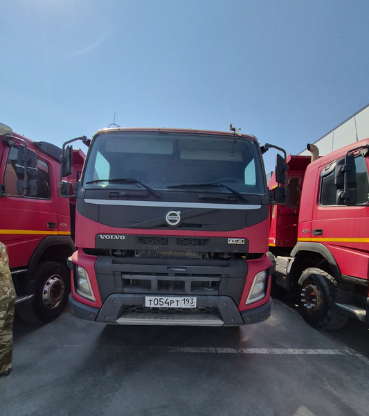 Самосвал Volvo Truck 8X4