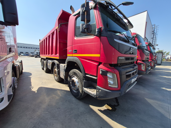 Самосвал Volvo Truck 8X4